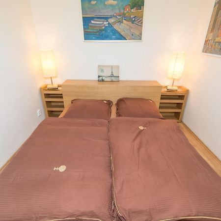 Budyne Apartment Budyne nad Ohri Zewnętrze zdjęcie