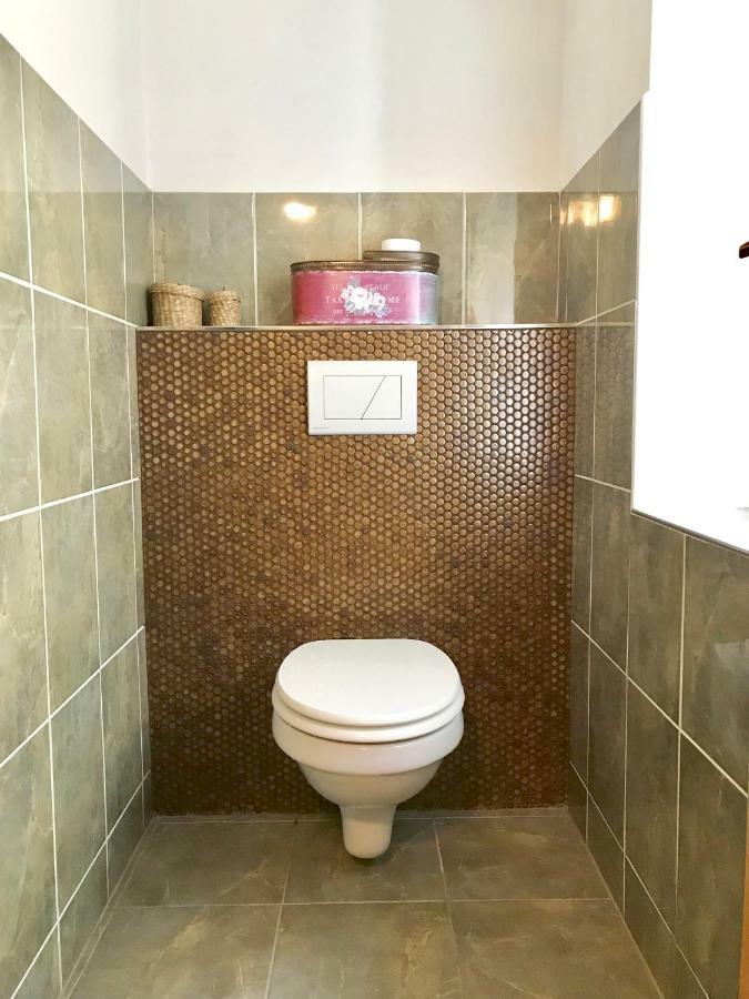Budyne Apartment Budyne nad Ohri Zewnętrze zdjęcie